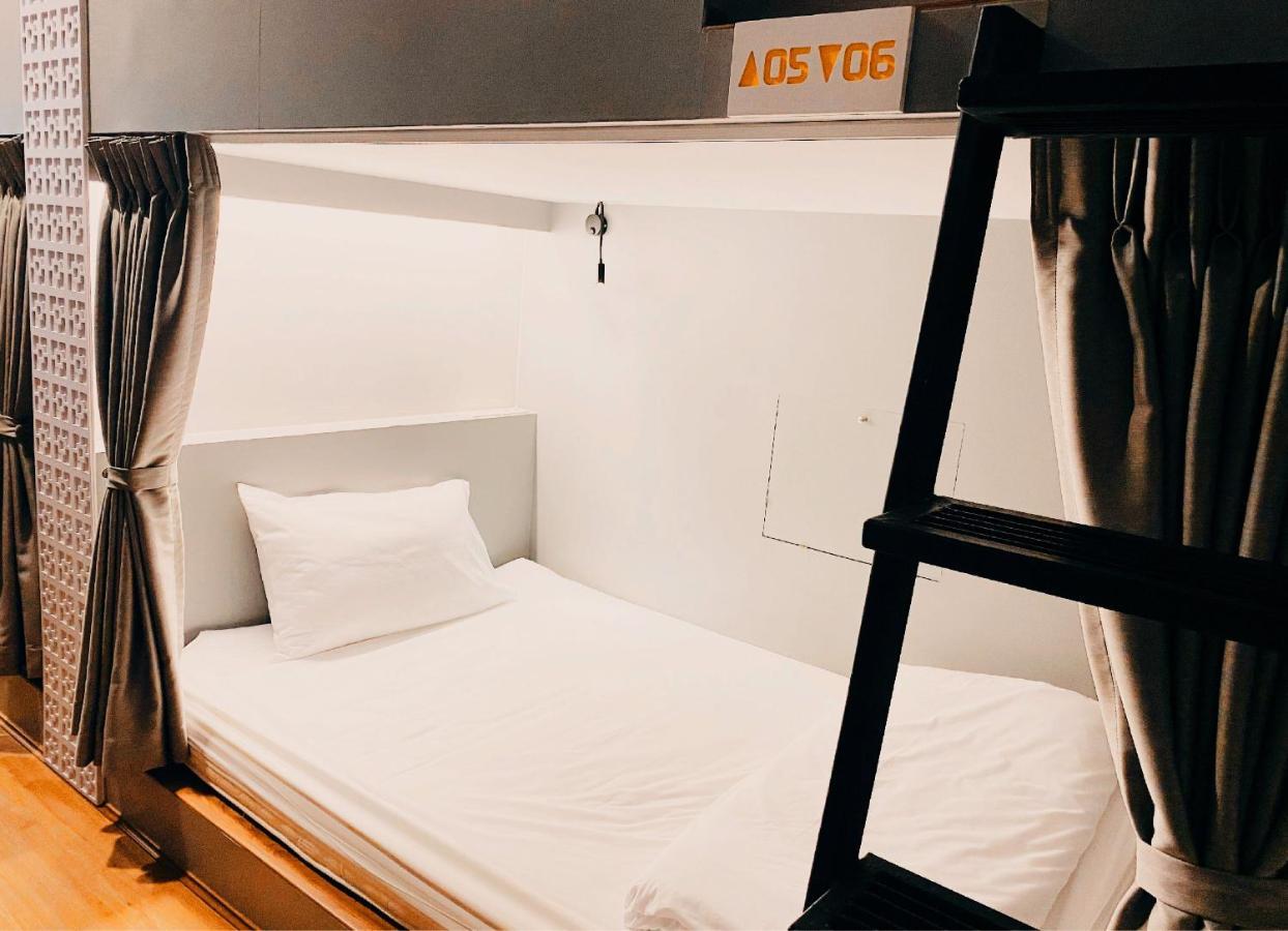 Capzule Bed Phuket Hostel Buitenkant foto