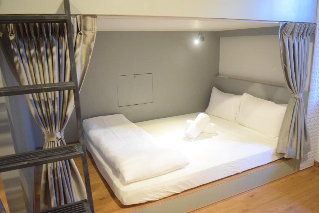 Capzule Bed Phuket Hostel Buitenkant foto