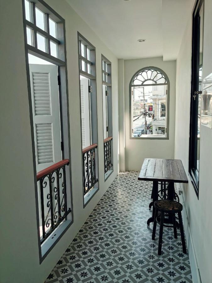 Capzule Bed Phuket Hostel Buitenkant foto